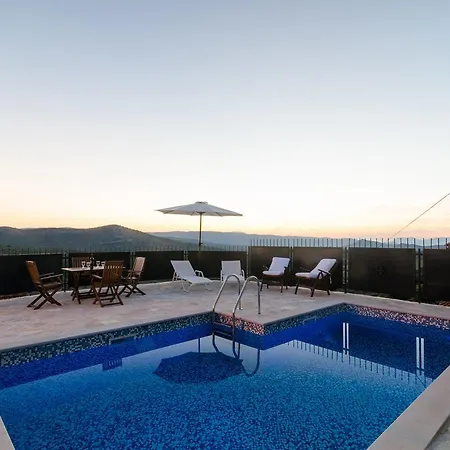 Konsuo Villa *